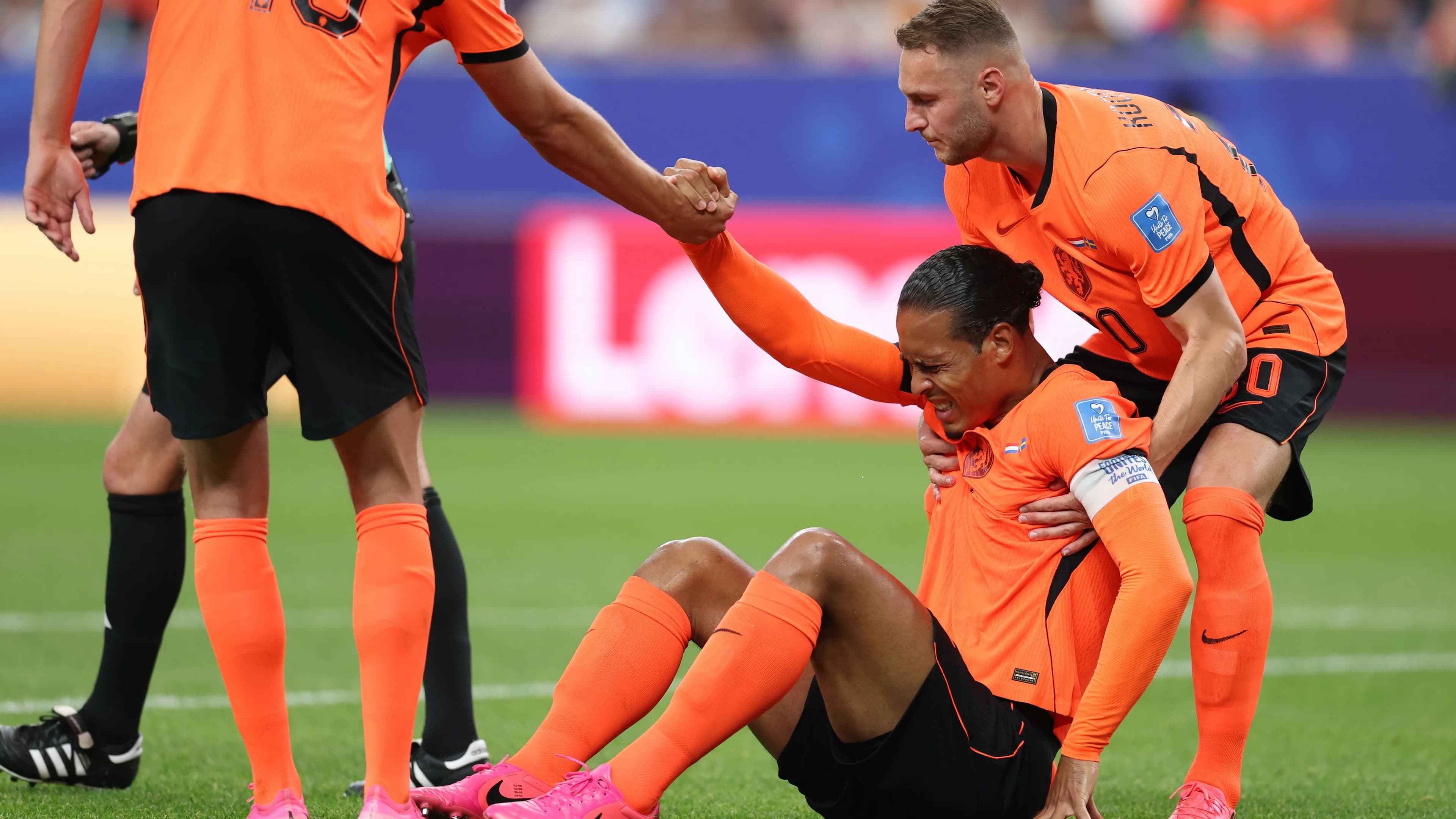 نگرانی هلند؛ فان‌دایک در پیروزی مقابل سوئد دچار مصدومیت شد