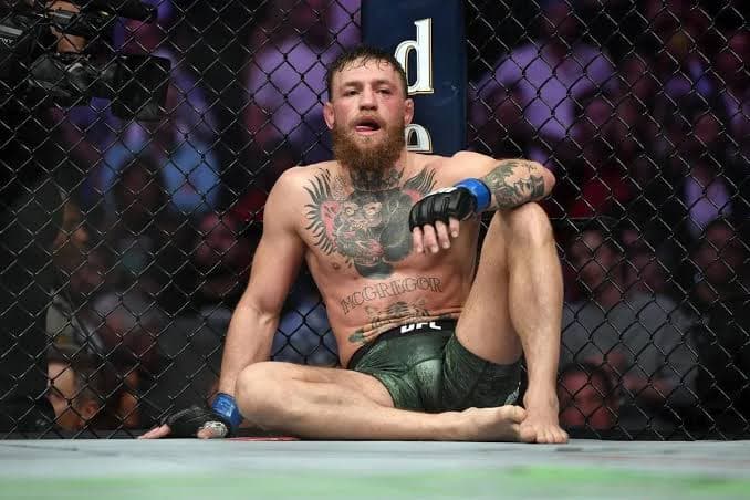 کانر مکگرگور مقابل مکس هالووی؛ بازگشت به قفس در UFC ۳۲۹